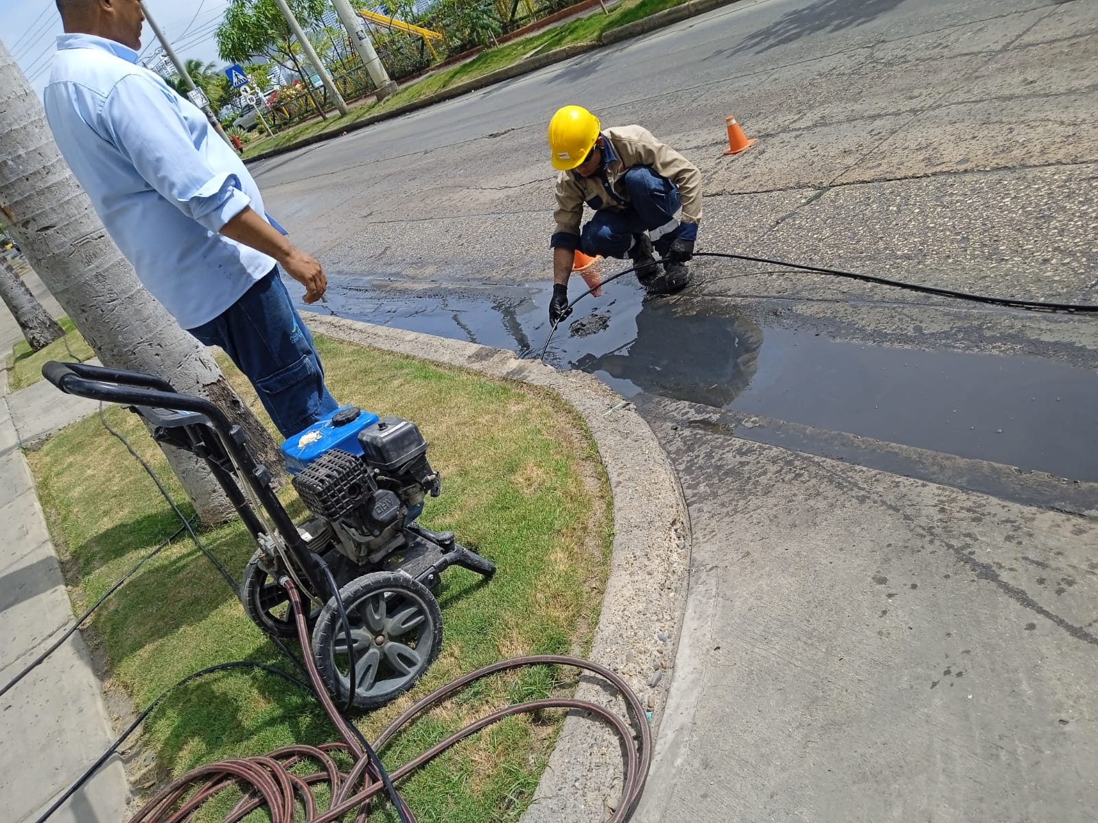 Rejillas de aguas residuales y lluvi (4) Obras Civiles y Mantenimiento